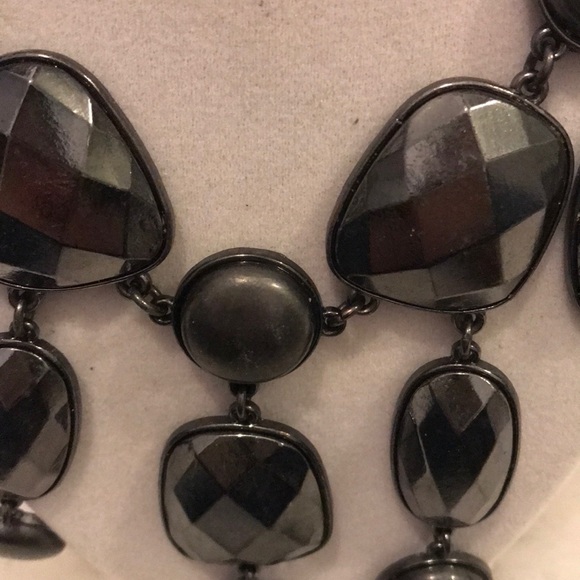 H&M hematite colored stone necklace - Picture 5 of 8